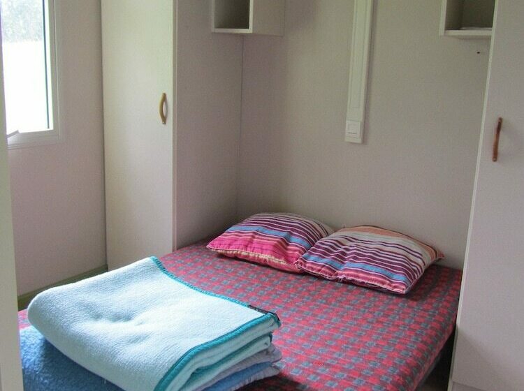 בית מלון כפרי Camping Des Etoiles Chalets