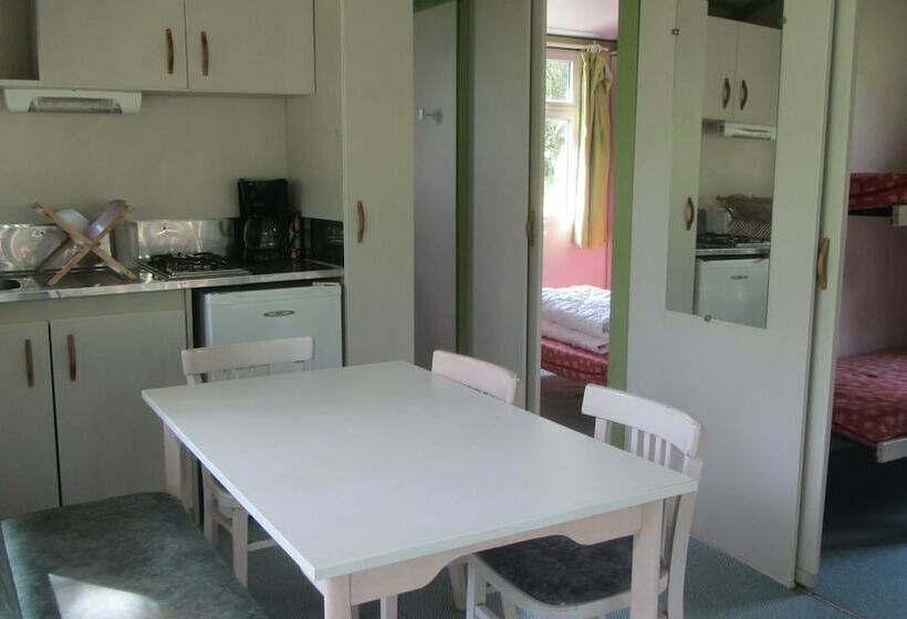 בית מלון כפרי Camping Des Etoiles Chalets