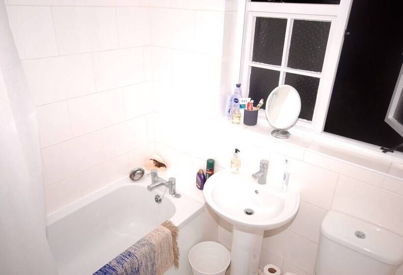 Stylish Central House Next To Castle