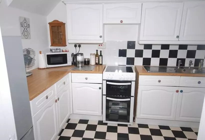 Stylish Central House Next To Castle