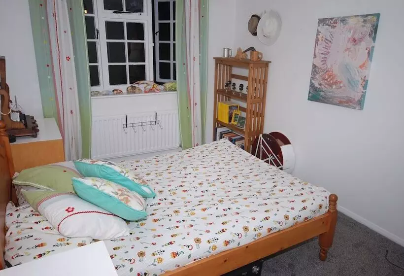 Stylish Central House Next To Castle