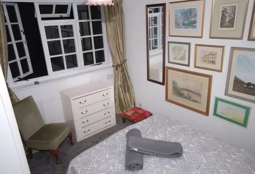 Stylish Central House Next To Castle