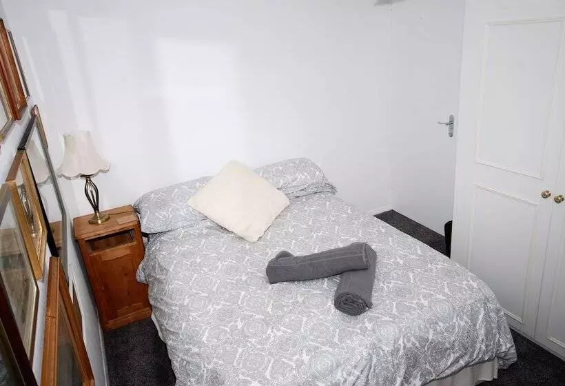 Stylish Central House Next To Castle