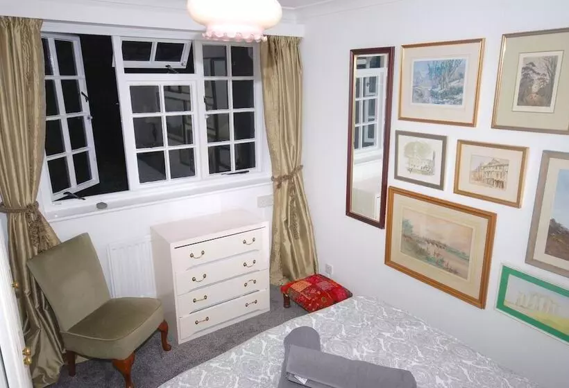 Stylish Central House Next To Castle