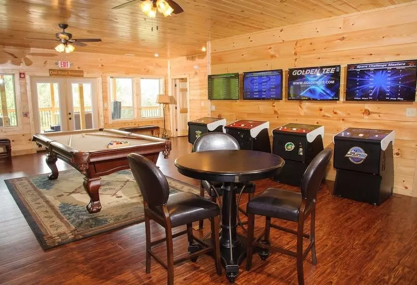 Sycamore Mansion  Fourteenbedroom Cabin