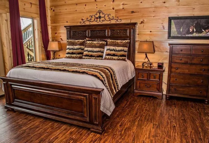 Sycamore Mansion  Fourteenbedroom Cabin