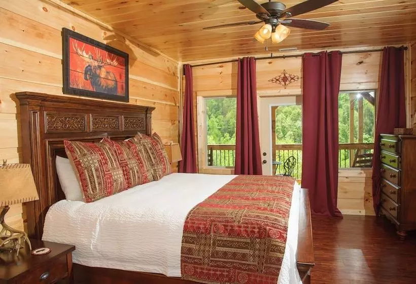 Sycamore Mansion  Fourteenbedroom Cabin