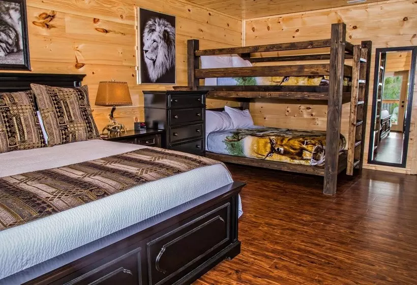 Sycamore Mansion  Fourteenbedroom Cabin