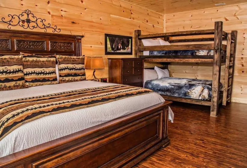 Sycamore Mansion  Fourteenbedroom Cabin