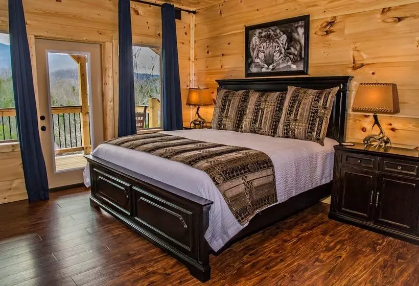 Sycamore Mansion  Fourteenbedroom Cabin