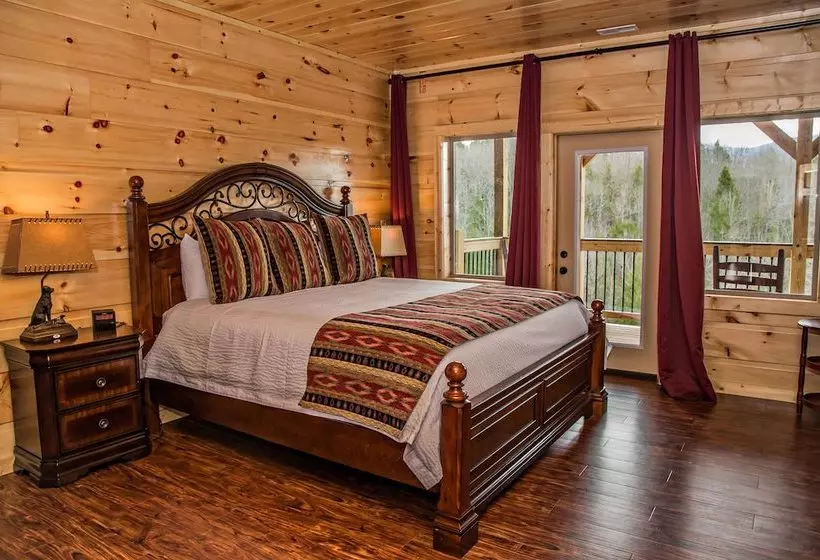 Sycamore Mansion  Fourteenbedroom Cabin