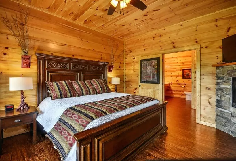 Sycamore Mansion  Fourteenbedroom Cabin