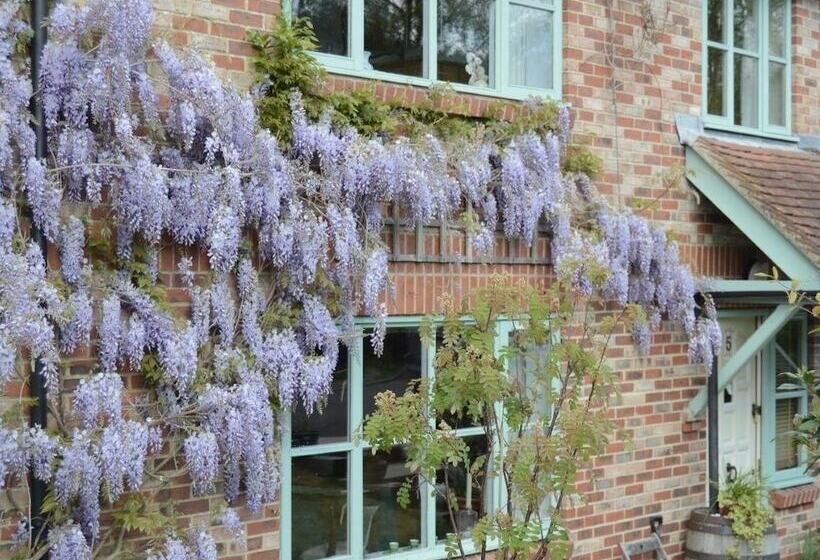 5 Charlton Mill Way B&b