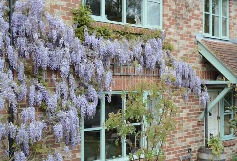 5 Charlton Mill Way B&b