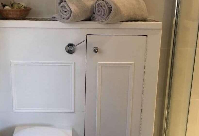 5 Charlton Mill Way B&b