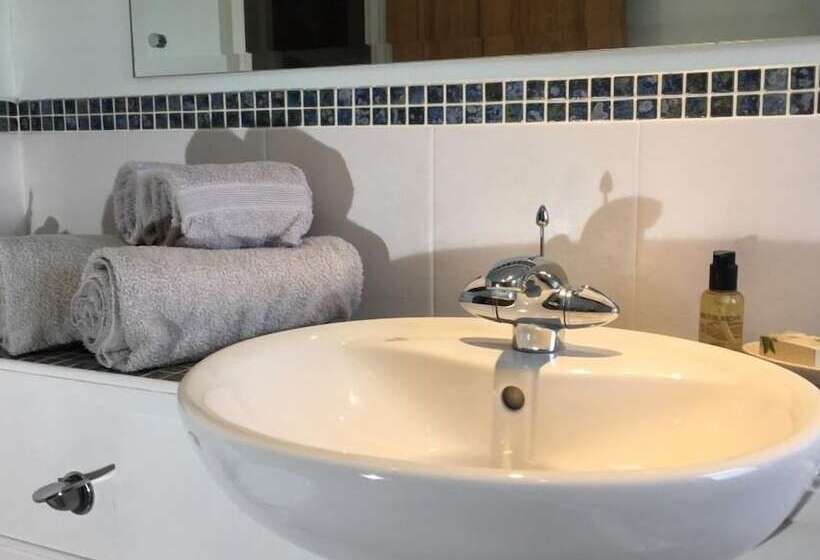 5 Charlton Mill Way B&b