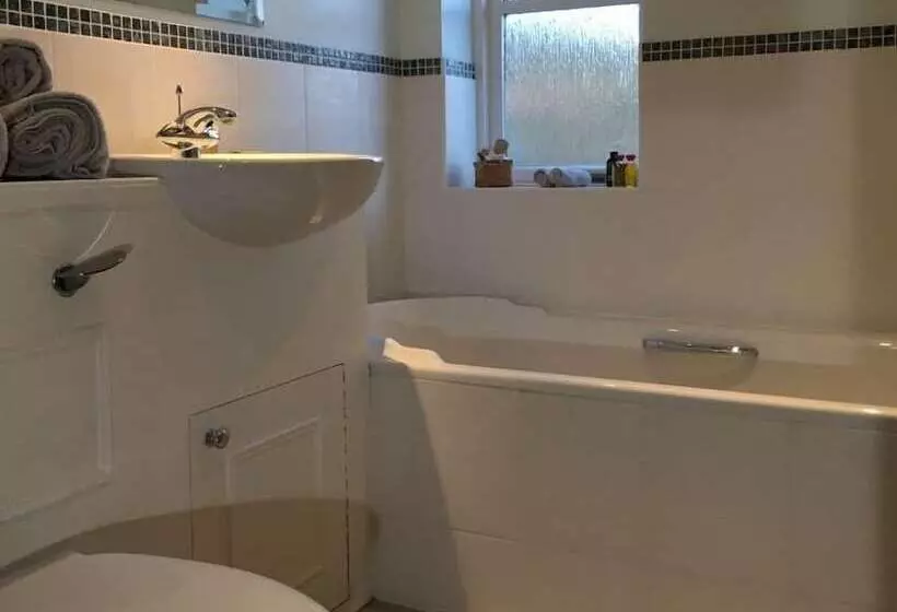 5 Charlton Mill Way B&b