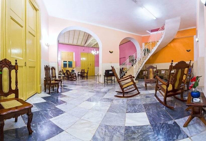 مسافرخانه Sombrilla Ft Casa You And Me Adults Only