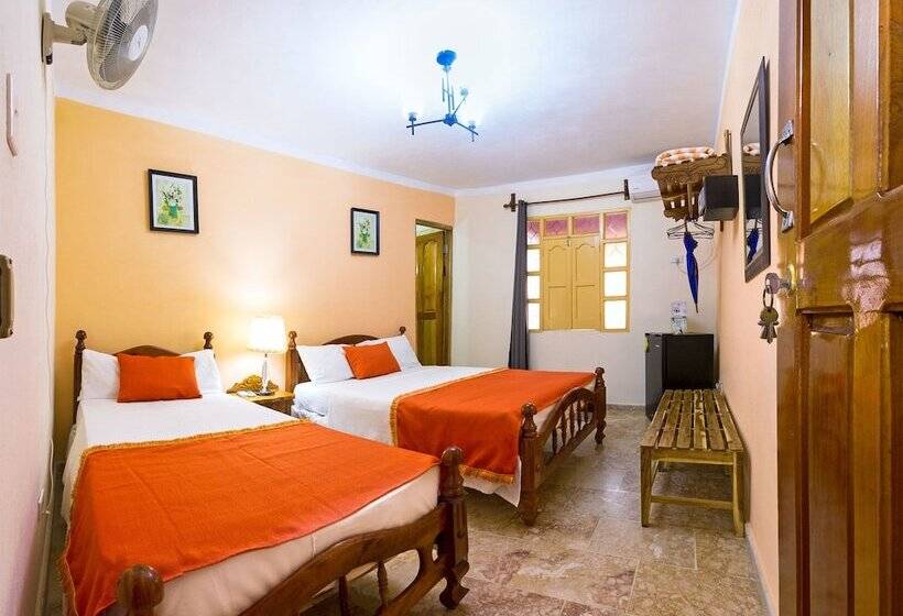 مسافرخانه Sombrilla Ft Casa You And Me Adults Only