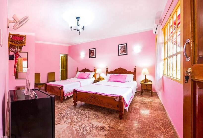 مسافرخانه Sombrilla Ft Casa You And Me Adults Only