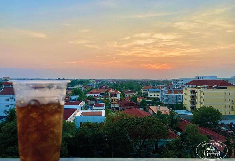 هتل Garden Village Guesthouse & Pool Bar