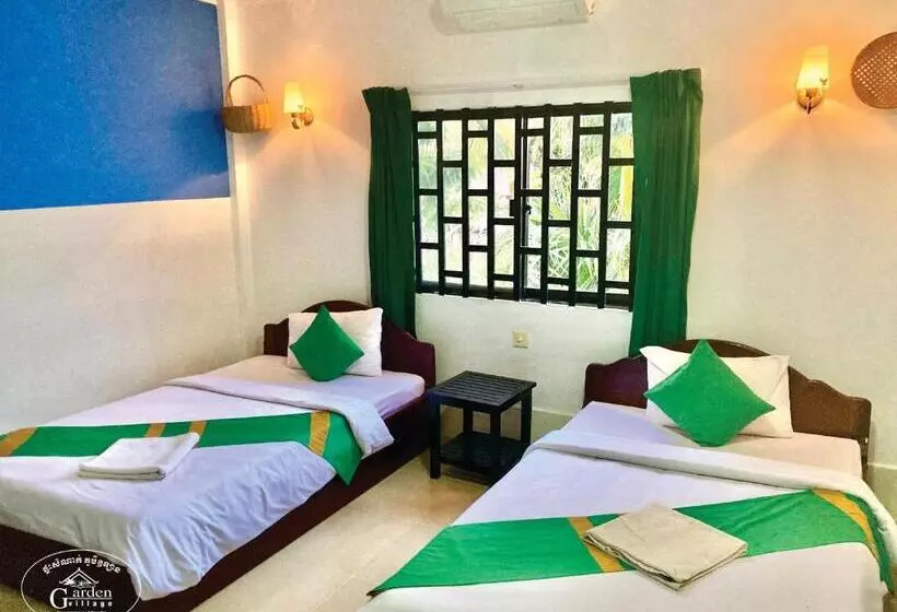 هتل Garden Village Guesthouse & Pool Bar