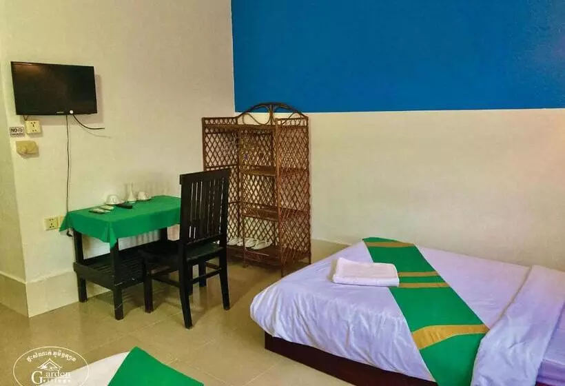 هتل Garden Village Guesthouse & Pool Bar