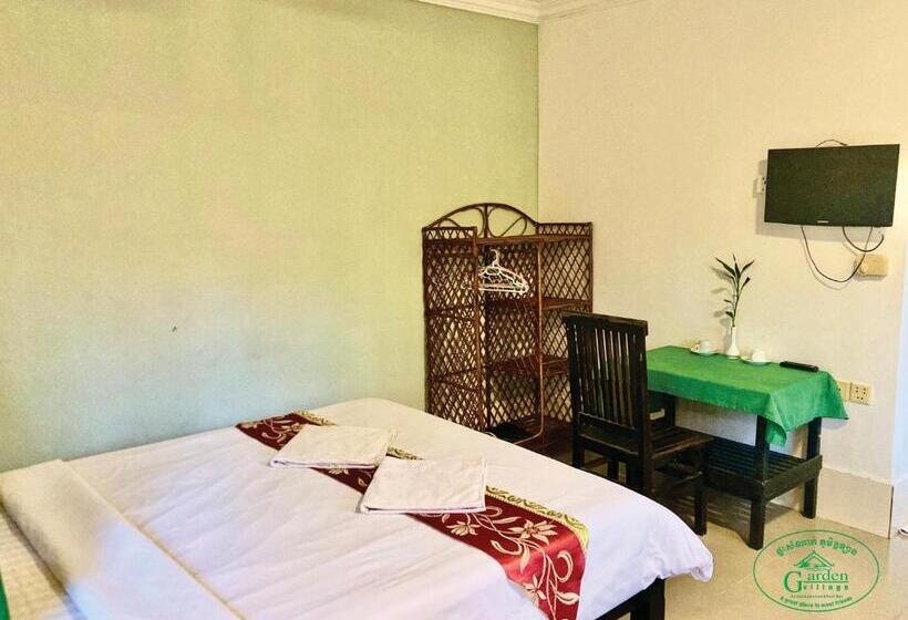 هتل Garden Village Guesthouse & Pool Bar