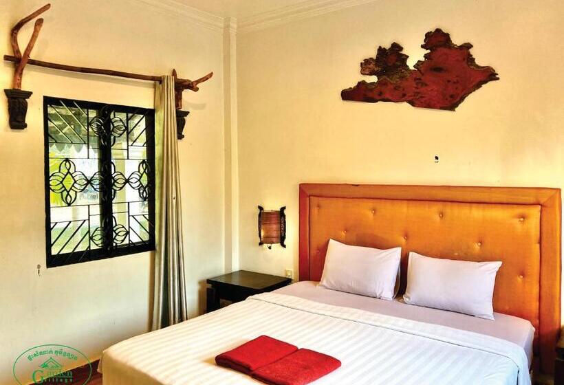 هتل Garden Village Guesthouse & Pool Bar