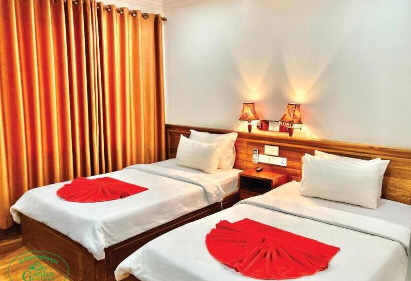 هتل Garden Village Guesthouse & Pool Bar