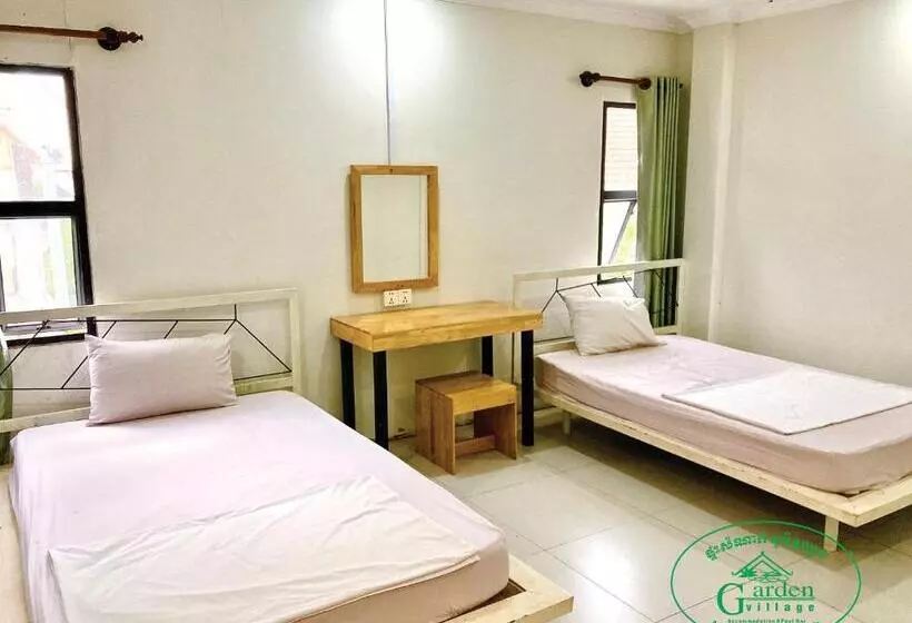 هتل Garden Village Guesthouse & Pool Bar