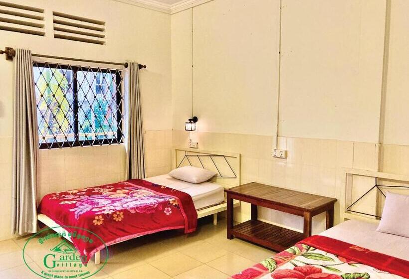 هتل Garden Village Guesthouse & Pool Bar