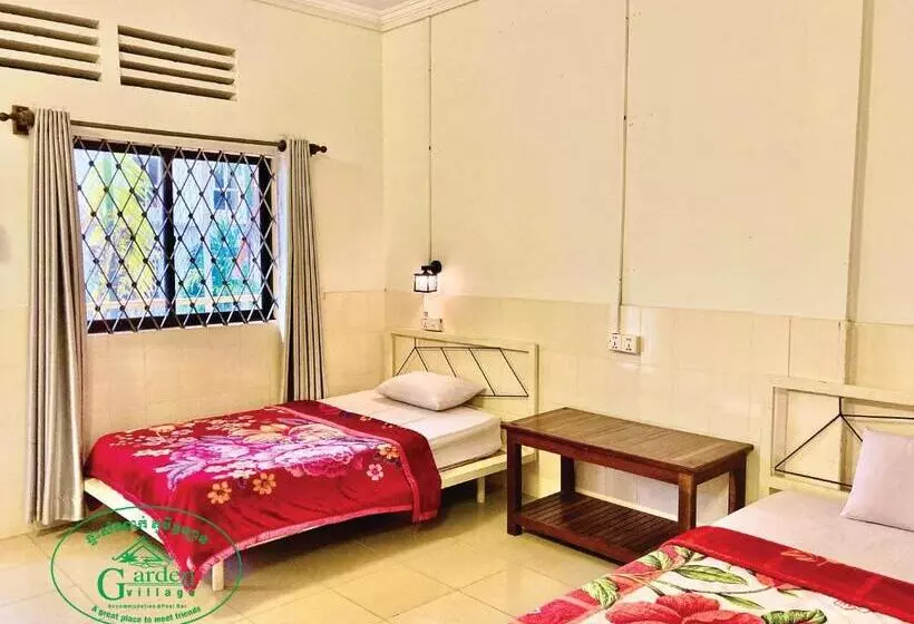 هتل Garden Village Guesthouse & Pool Bar