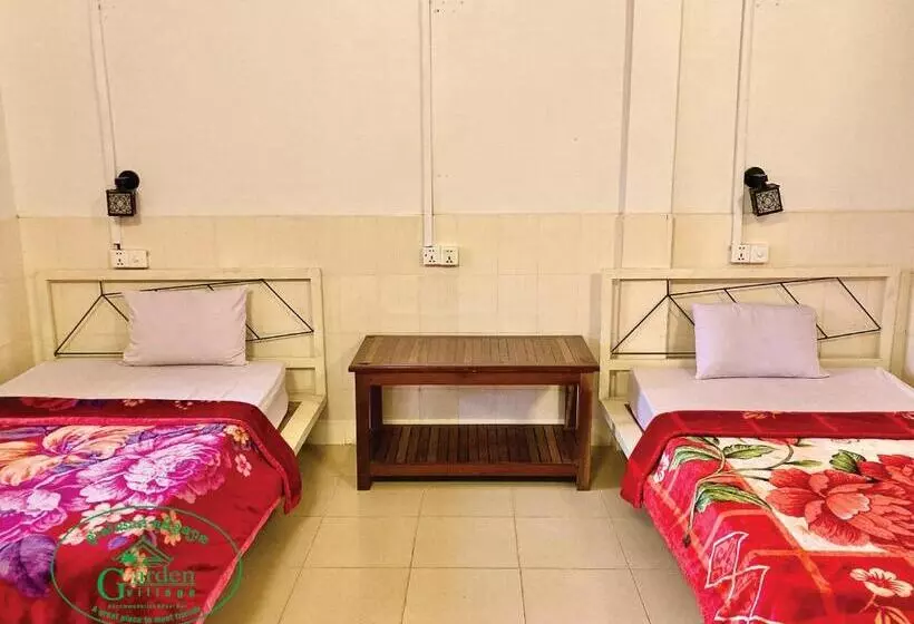 هتل Garden Village Guesthouse & Pool Bar