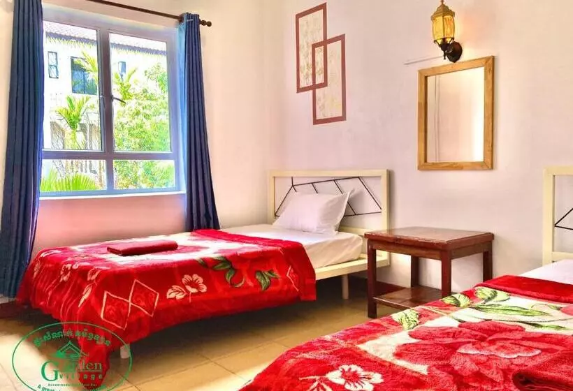 هتل Garden Village Guesthouse & Pool Bar