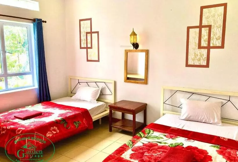 هتل Garden Village Guesthouse & Pool Bar