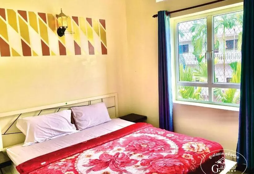 هتل Garden Village Guesthouse & Pool Bar