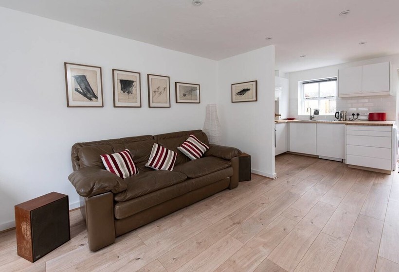 Sleek & Stylish 2bd Home W/ Office/studio