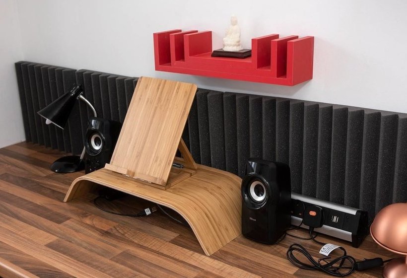 Sleek & Stylish 2bd Home W/ Office/studio