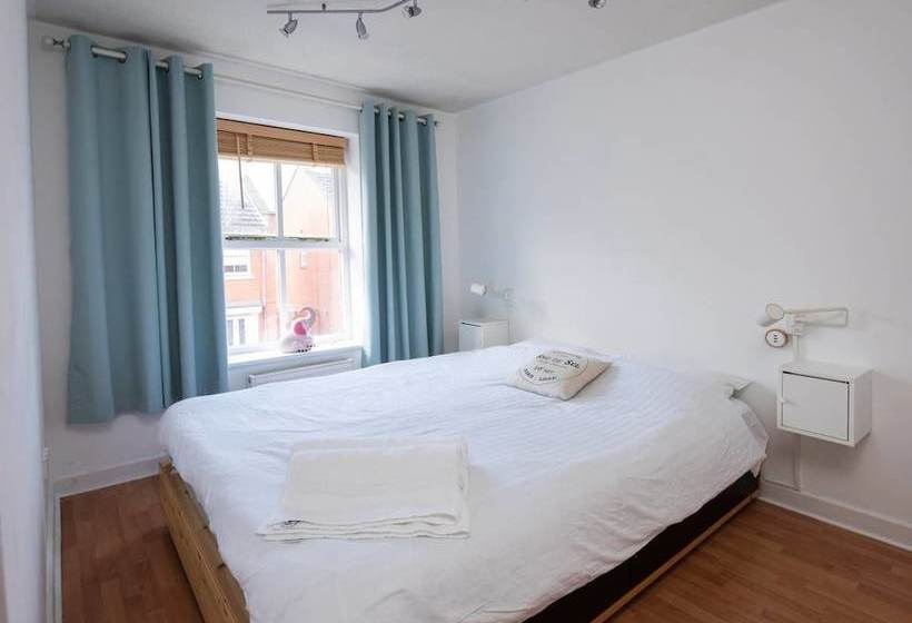 Sleek & Stylish 2bd Home W/ Office/studio