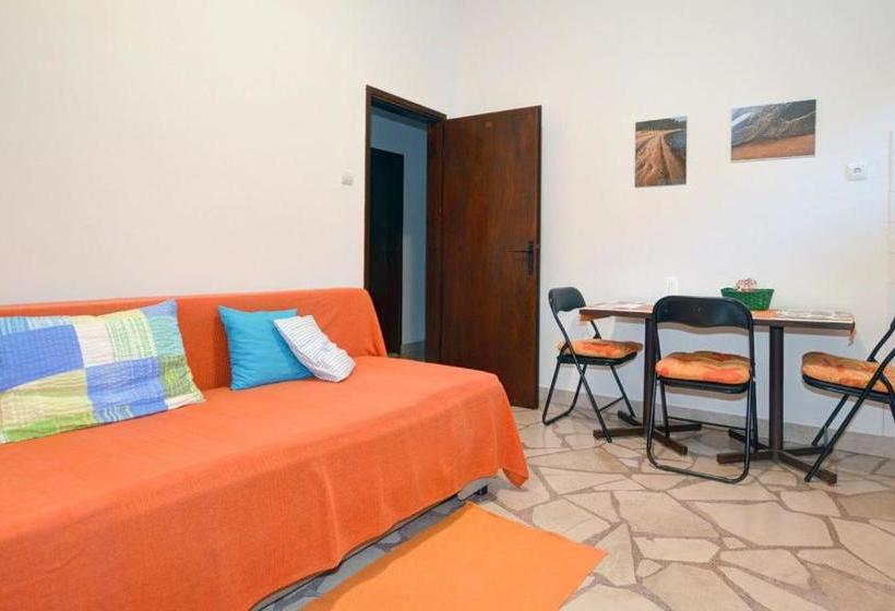 Apartment And Rooms Danica