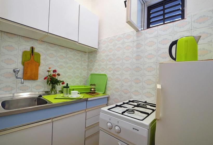 Apartment And Rooms Danica