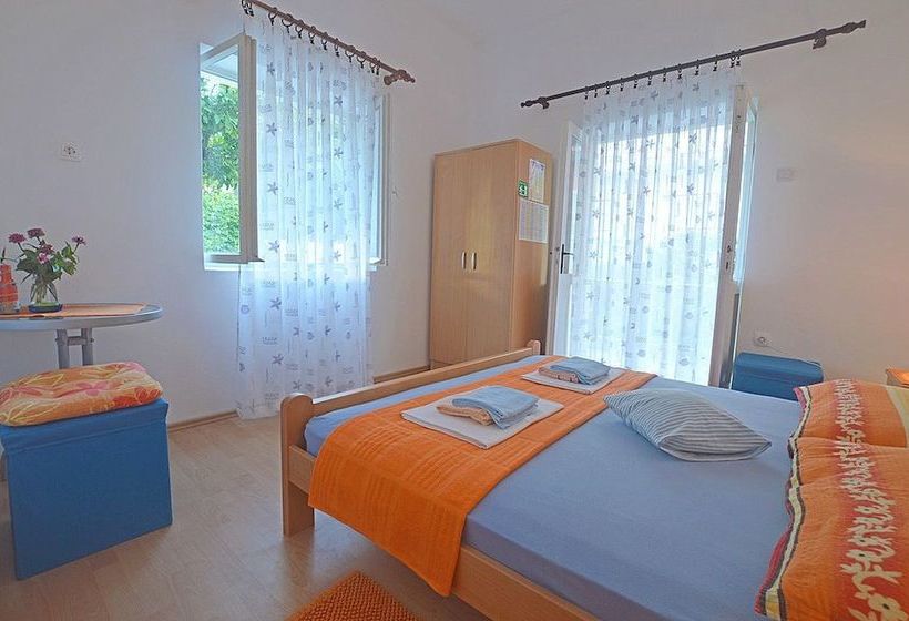 Apartment And Rooms Danica