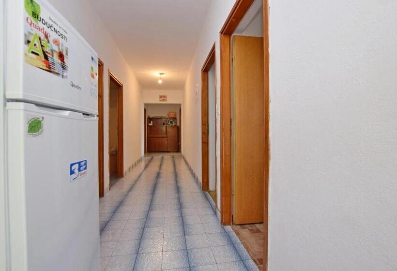 Apartment And Rooms Mila