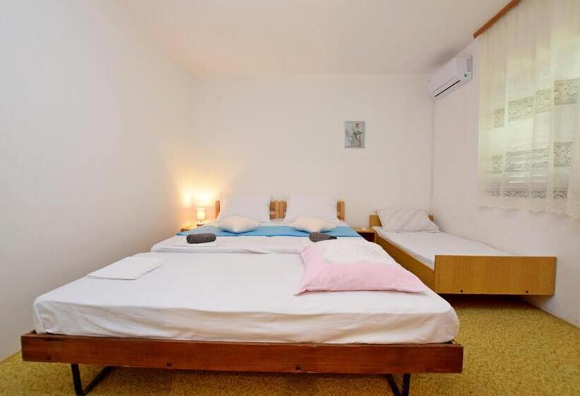 Apartment And Rooms Mila