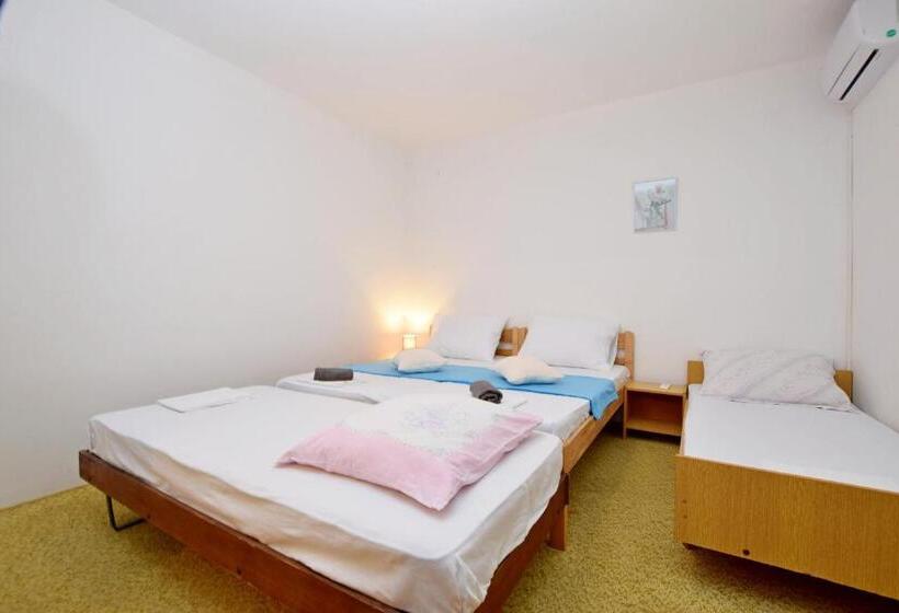 Apartment And Rooms Mila