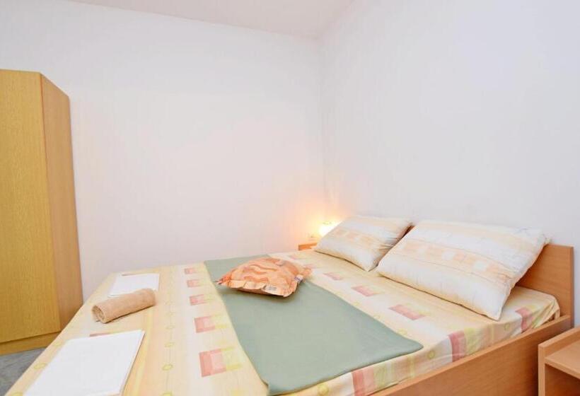 Apartment And Rooms Mila