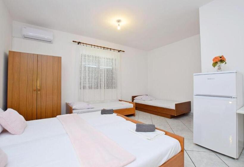 Apartment And Rooms Mila