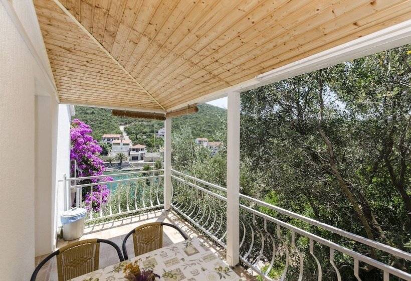 Apartments Dinko