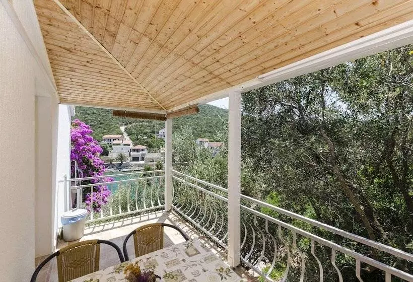 Apartments Dinko
